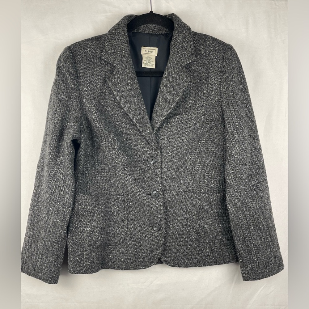 L.L. Bean Women's Grey Tweed Blazer Size M Petite Wool-blended Three Buttons